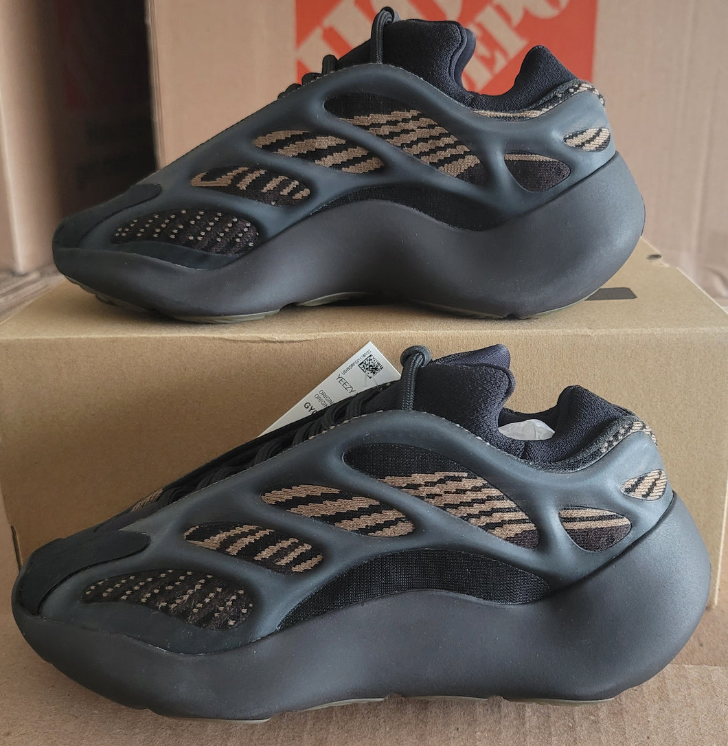 Adidas Yeezy Boost 700 - 