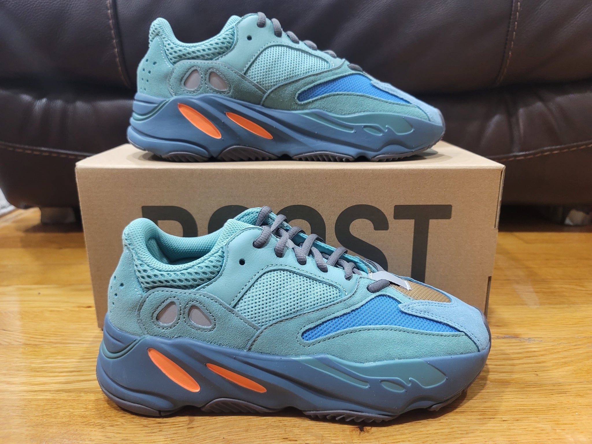Adidas Yeezy Boost 700